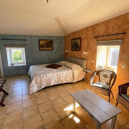 Отель Le Manoir Du Raveyron Валлон-Пон-д'Арк Экстерьер фото