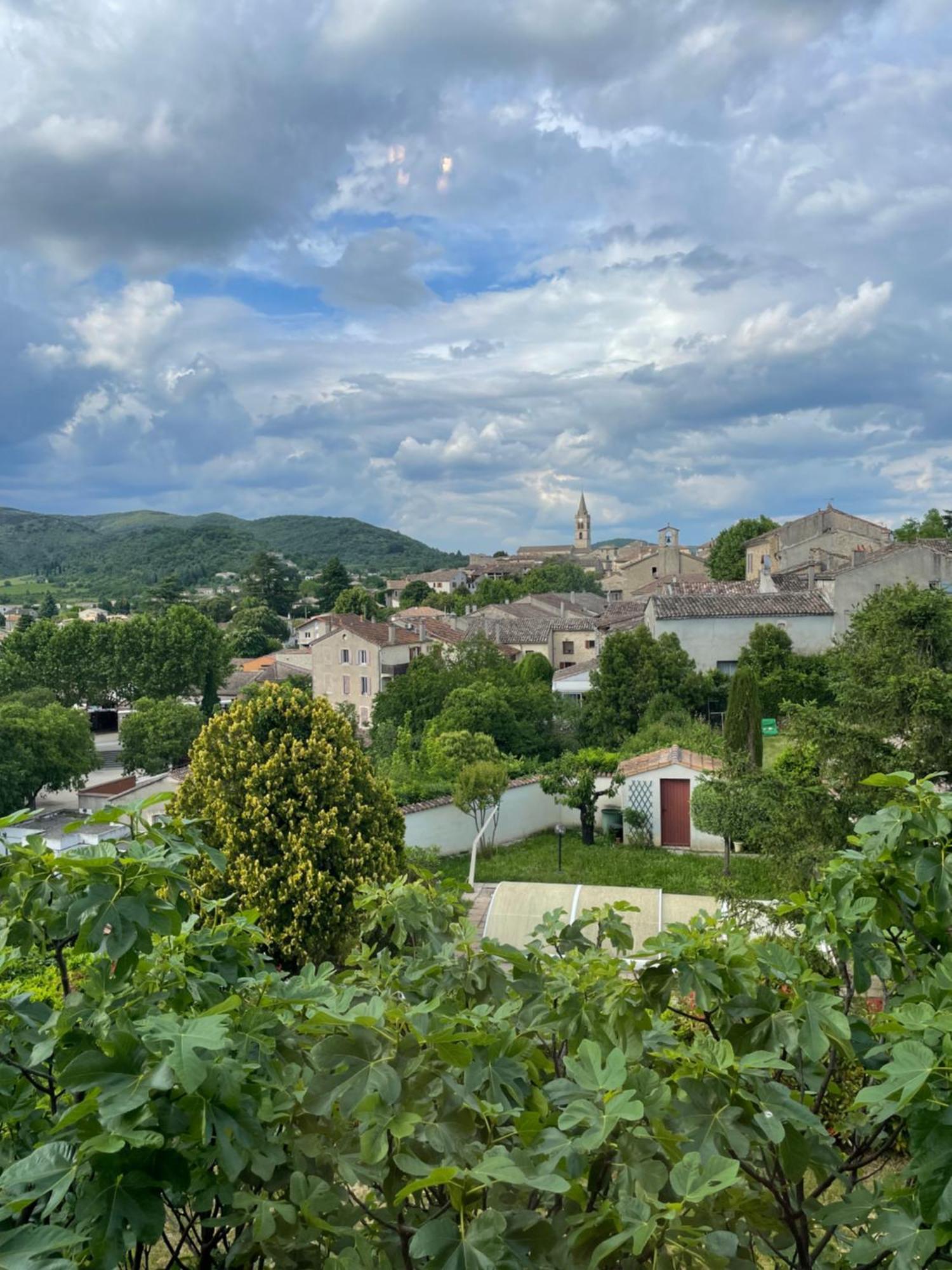 Отель Le Manoir Du Raveyron Валлон-Пон-д'Арк Экстерьер фото