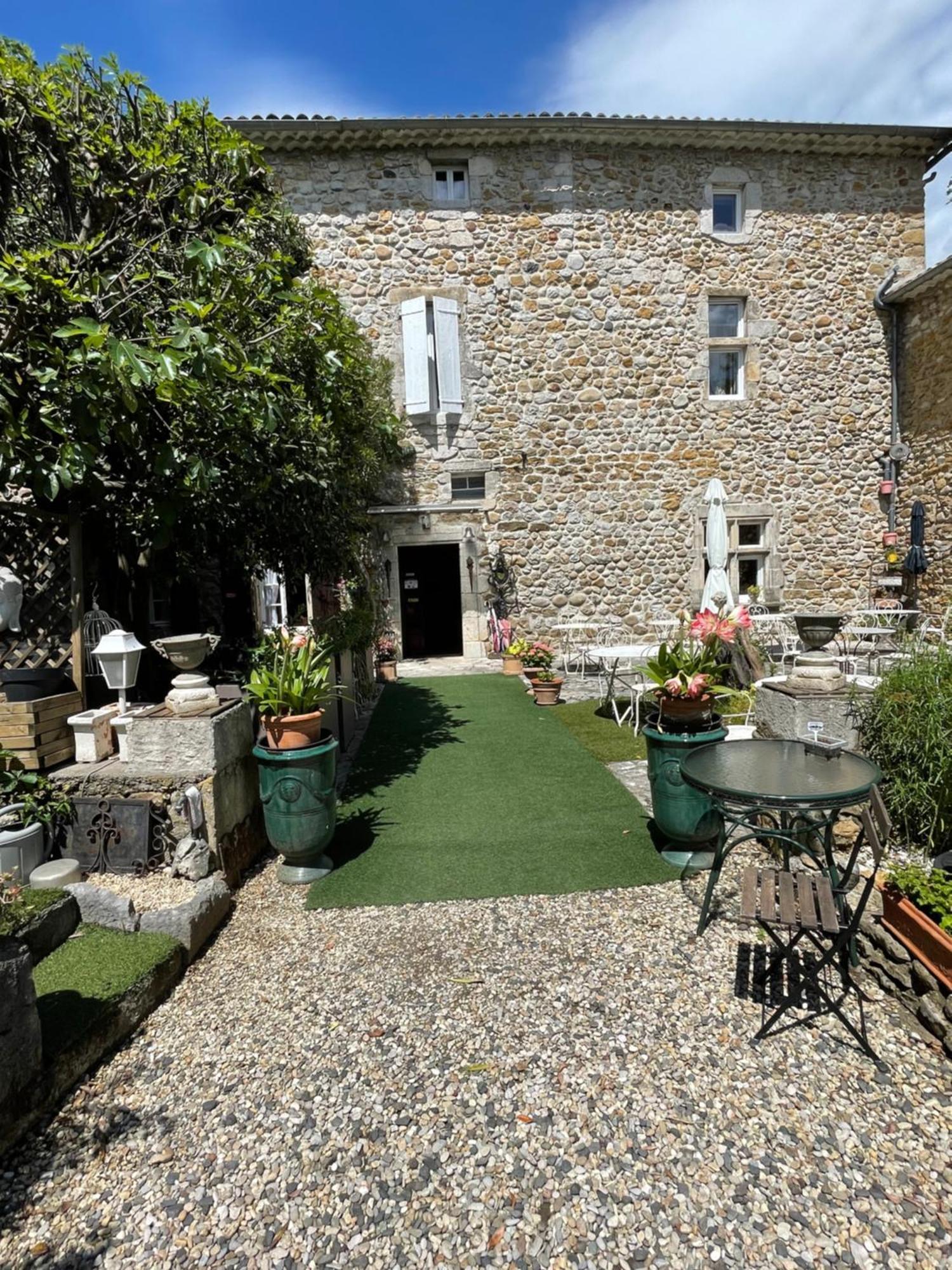 Отель Le Manoir Du Raveyron Валлон-Пон-д'Арк Экстерьер фото